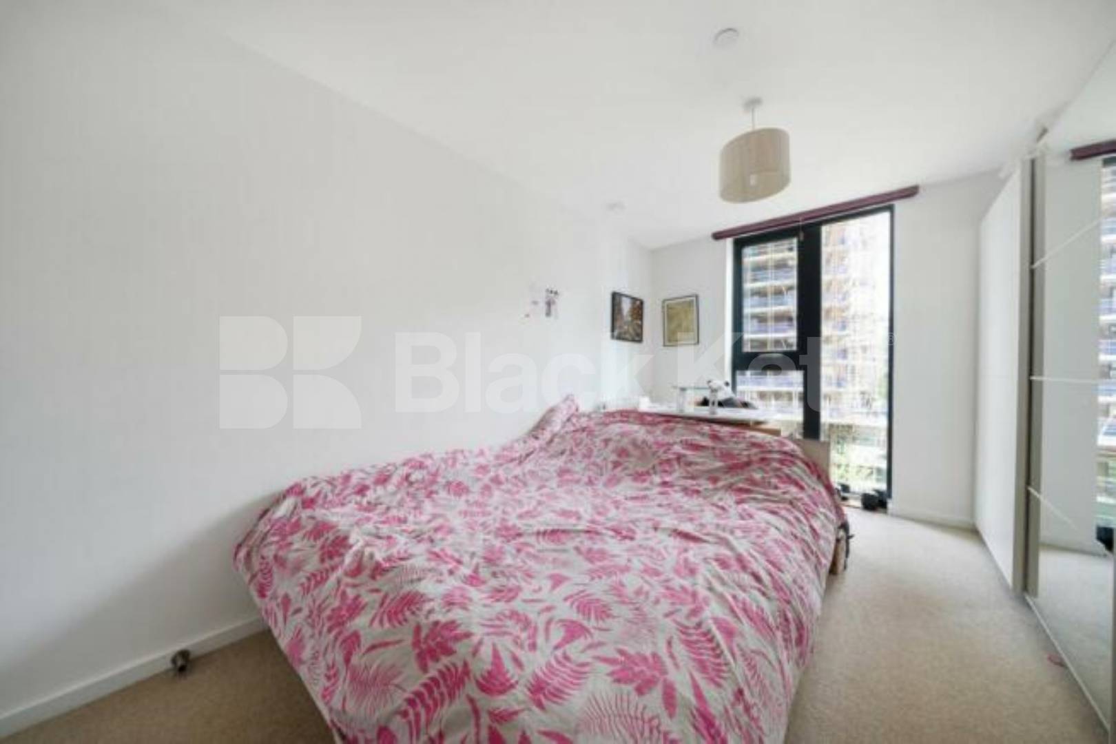 Modern Two-Bed Apartment in Central Park Development  in Greenwich Parkside Avenue SE10, Greenwich